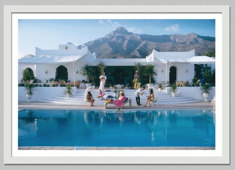 Retro Poolside Host Luxury Lif - Luxury Lifestyle Pictures recensie en prijs